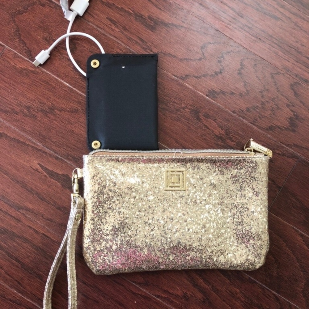Liz Claiborne Charging Wristlet / Android